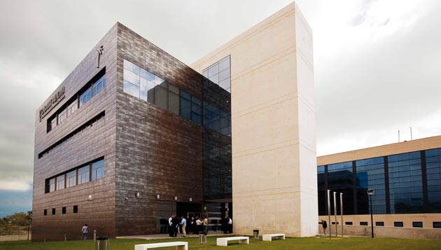 Lugar donde se realizará el programa, el edificio INVATTUR en Benidorm.